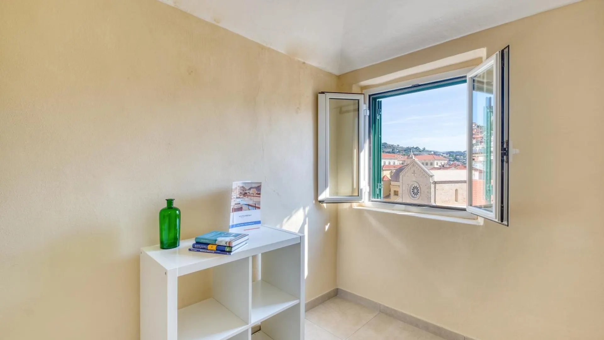 Apartment Una Finestra Sul Duomo - Happy Rentals Sanremo